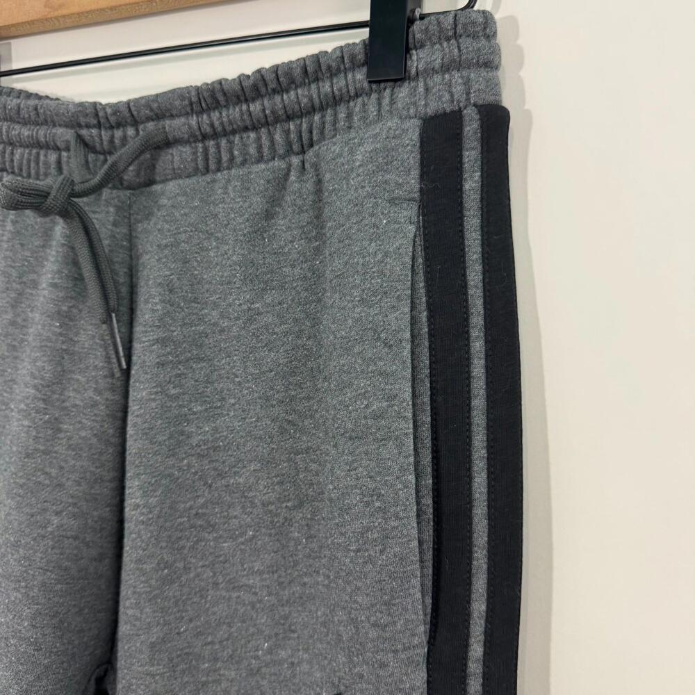 Adidas Essentials 3 Stripe Fleece Track Pants Men’s Size Small Dark Gray Heather - Picture 5 of 13